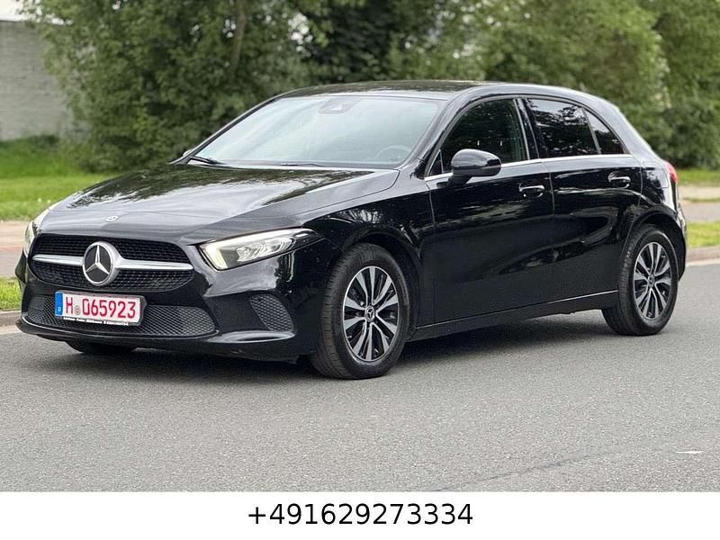 Nachtschwarz unilack Gebraucht 2019 Mercedes A180 Kleinwagen | 12.990 € (Fairer Preis) - Bild 1/4