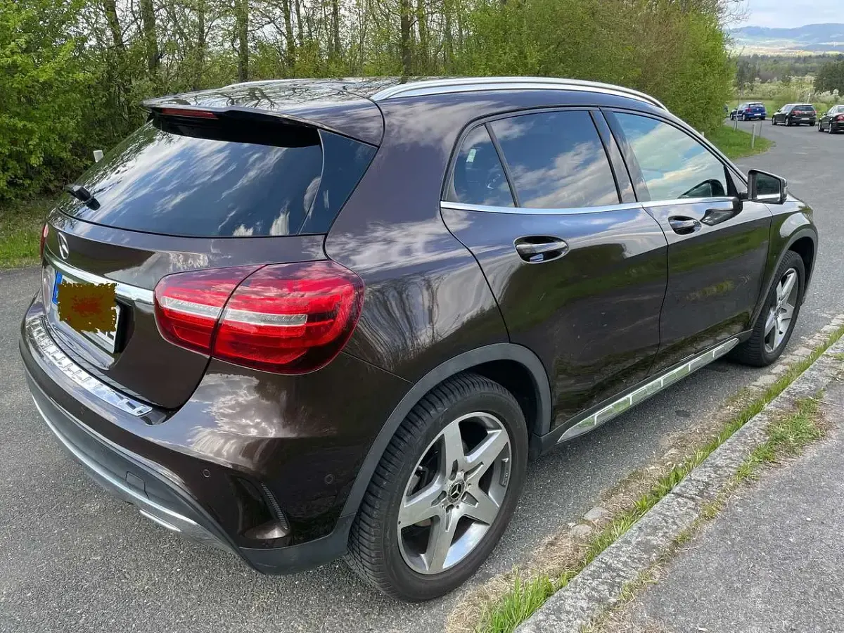 Gebraucht Mercedes GLA200 AMG line 156 PS (114 kW) 2017 Braun SUV