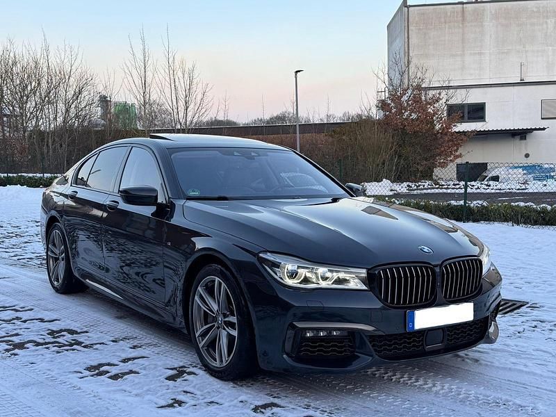 Gebraucht BMW 750 Shadowline 400 PS (294 kW) 2018 Grau Limousine