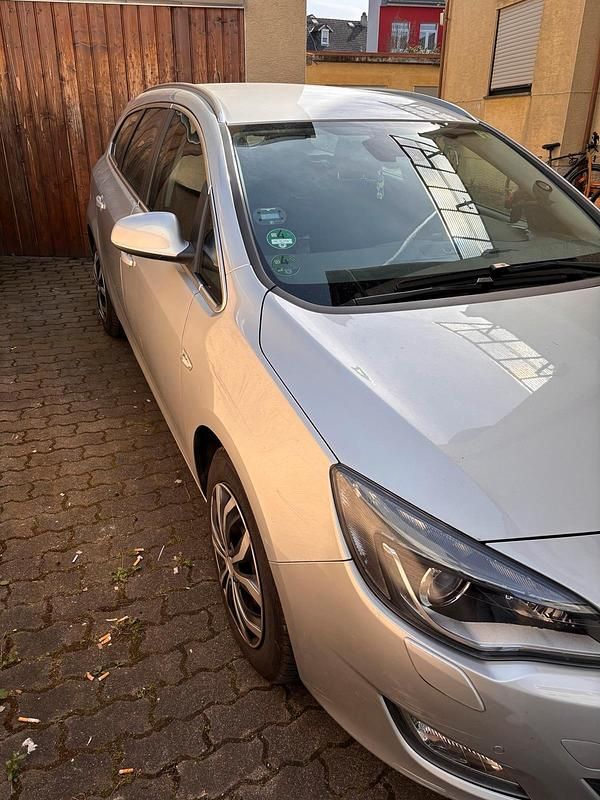 Gebraucht Opel Astra 115 PS (84 kW) 2011 Silber Kombi