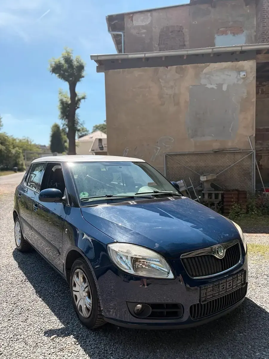 Gebraucht Skoda Fabia 74 PS (54 kW) 2009 Blau Limousine