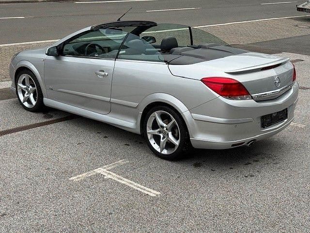 Silber Gebraucht 2009 Opel Astra Cabriolet OPC Cabrio | 9.900 € - Bild 1/4