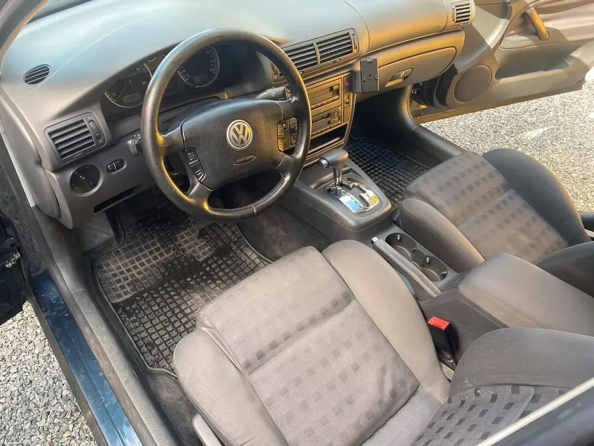 Usata VW Passat 163 CV (119 kW) 2005 Blu Station wagon