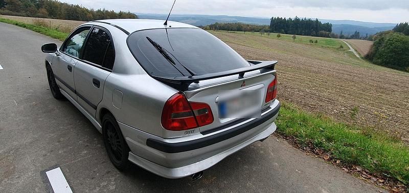 Gebraucht Mitsubishi Carisma 125 PS (91 kW) 2002 Silber Limousine