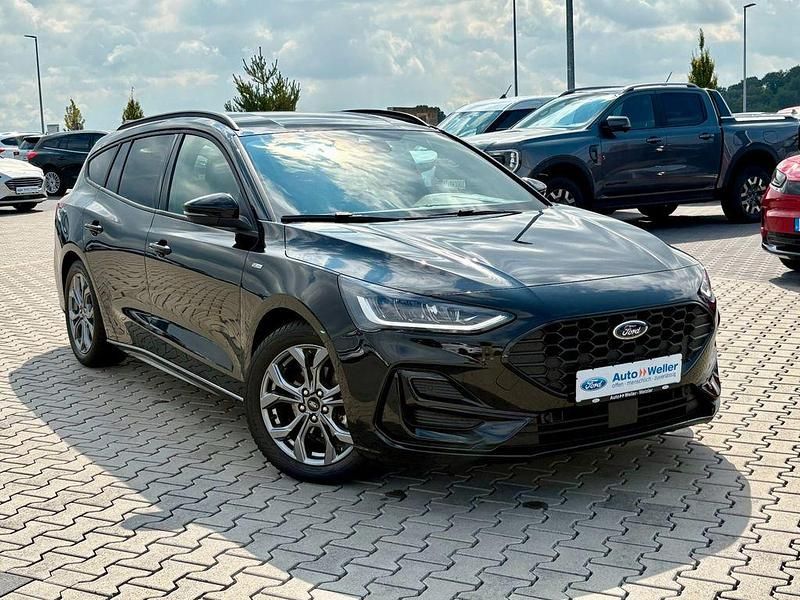 Używany Ford Focus ST-Line 125 KM (91 kW) 2021 Czarny Sedan/Limuzyna