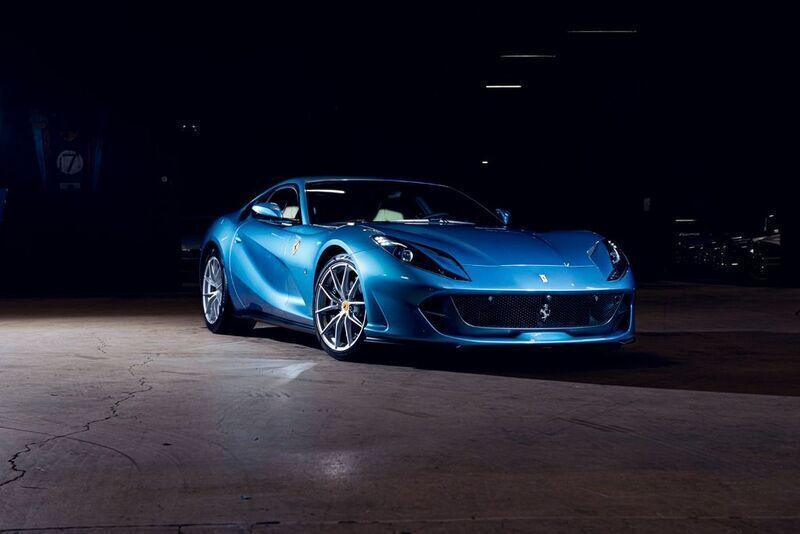 Blau Gebraucht 2018 Ferrari 812 | 325.812 € (Etwas zu teuer) - Bild 1/4