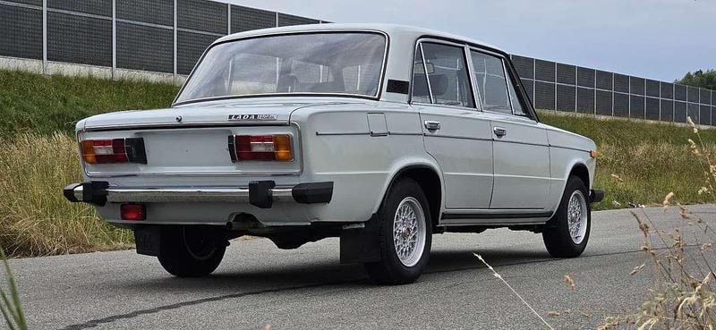 Second-hand Lada 2106 64 CP (47 kW) 1989 Berlinǎ