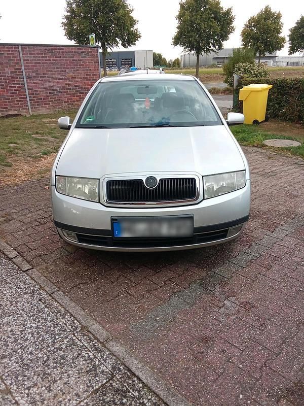 Silber Gebraucht 2001 Skoda Fabia Kleinwagen | 1.399 € (Fairer Preis) - Bild 1/4