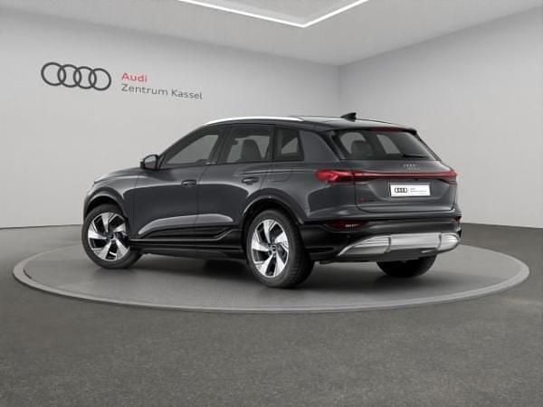 Neu Audi SQ6 e-tron Ambiente 359 kW (489 PS) 2025 Grau (magnetgrau) SUV