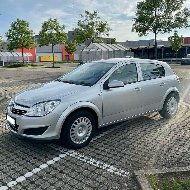 Gebraucht Opel Astra 115 PS (84 kW) 2009 Kleinwagen