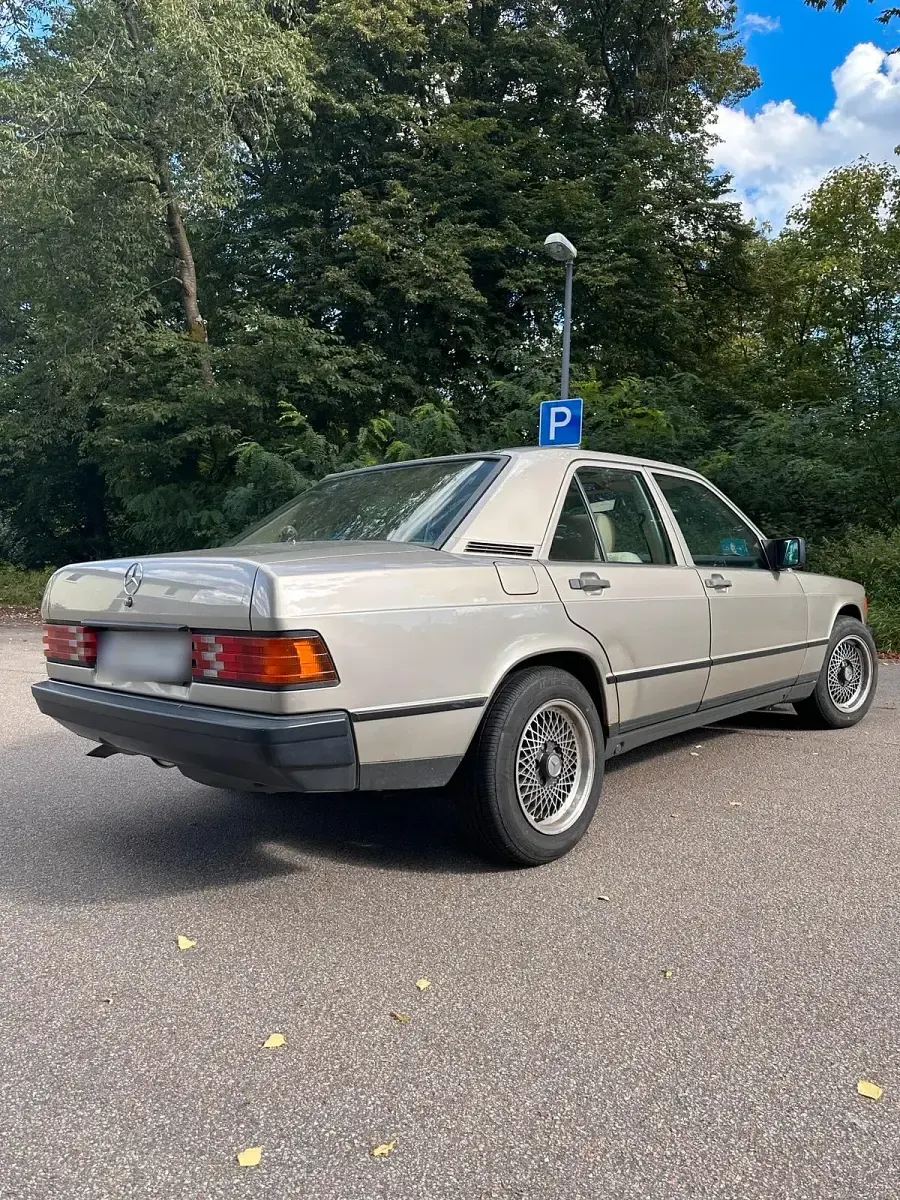Gebraucht Mercedes 190 72 PS (52 kW) 1987 Grau Limousine