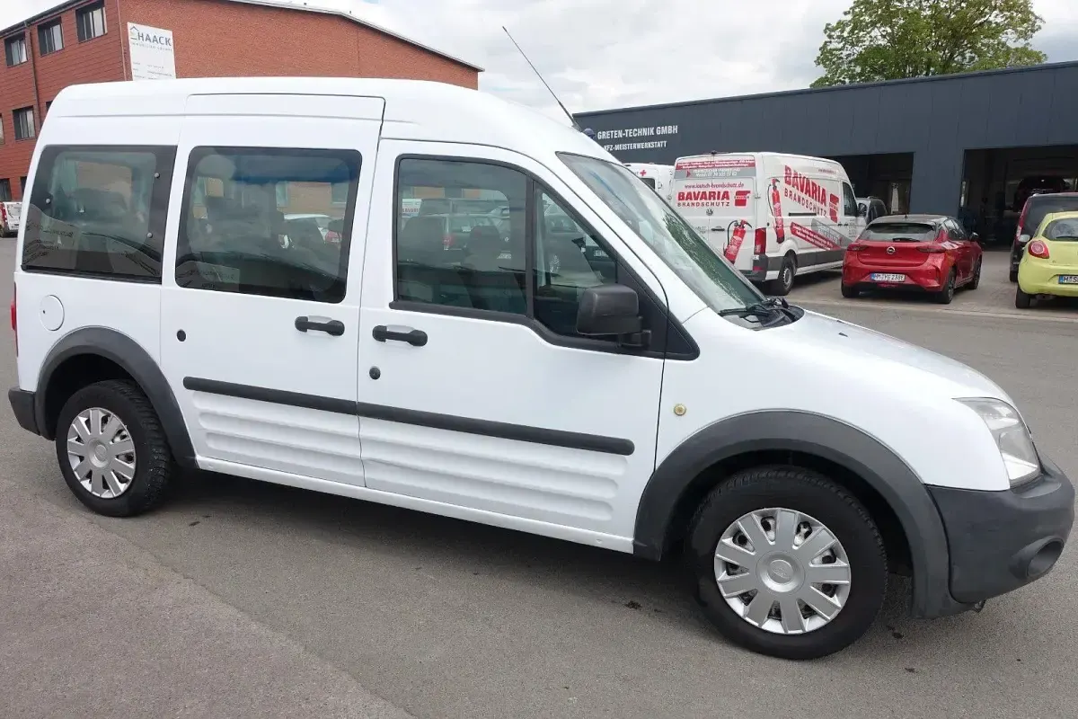 Gebraucht Ford Tourneo 90 PS (66 kW) 2009 Weiß Kombi
