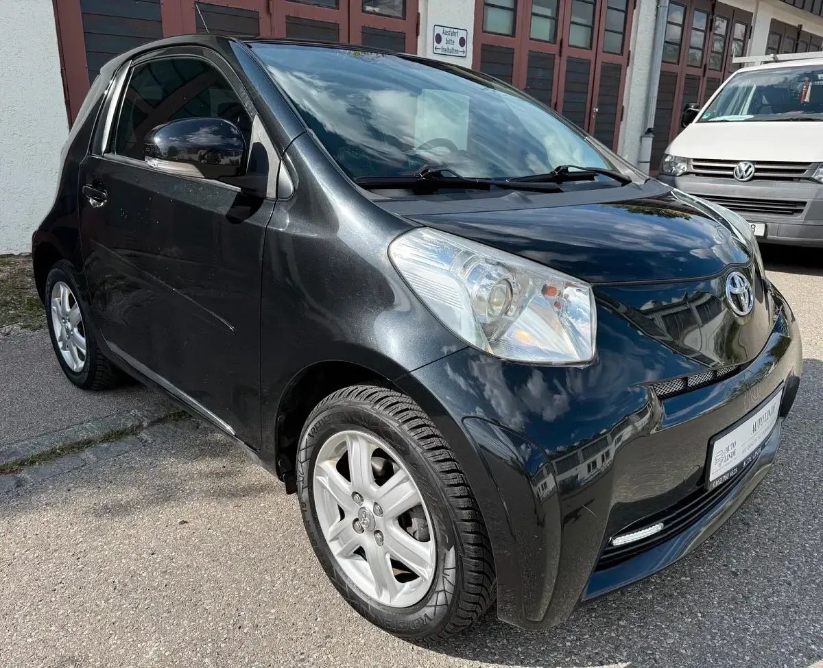 Gebraucht Toyota iQ 68 PS (50 kW) 2012 Schwarz Kleinwagen