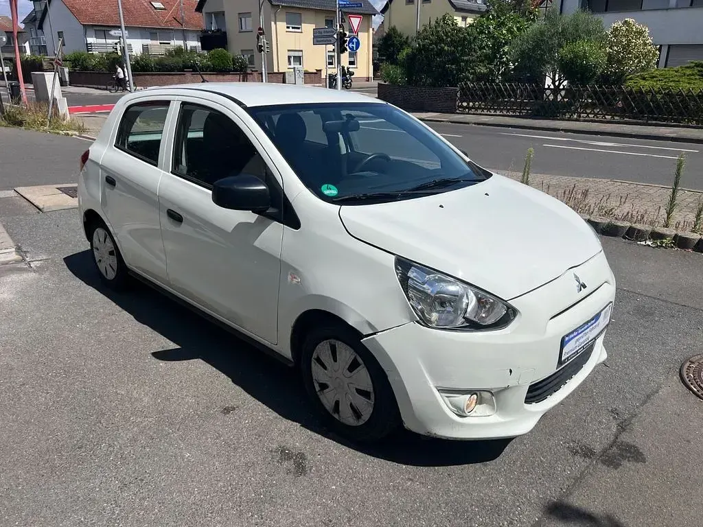 Gebraucht Mitsubishi Space Star Classic Collection 71 PS (52 kW) 2015 Weiß Limousine