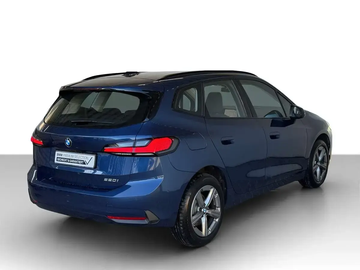Gebraucht BMW 220 170 PS (125 kW) 2025 Phytonicblau met. Kombi