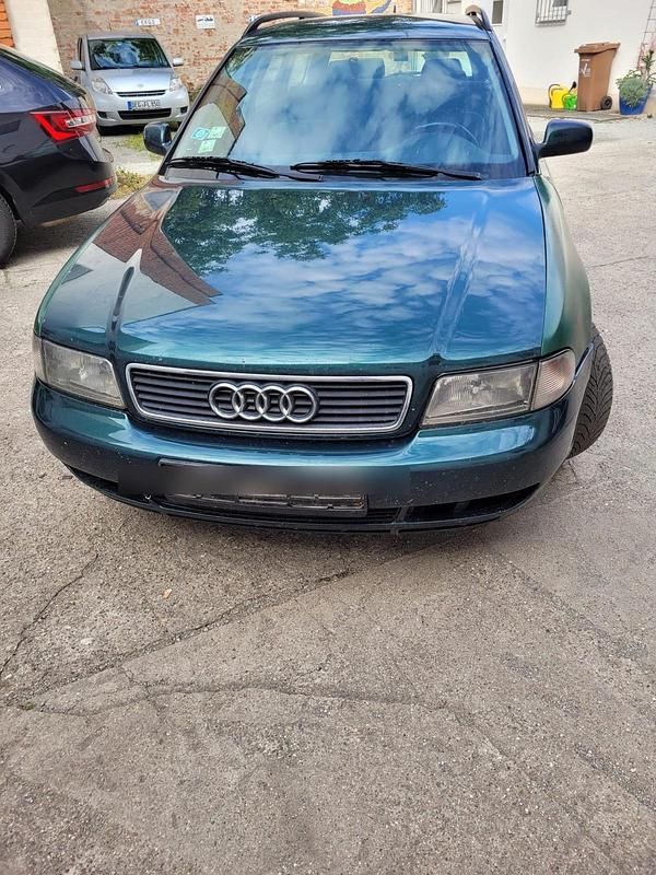 Grün Gebraucht 1996 Audi A4 Kombi | 290 € (Guter Preis) - Bild 1/4