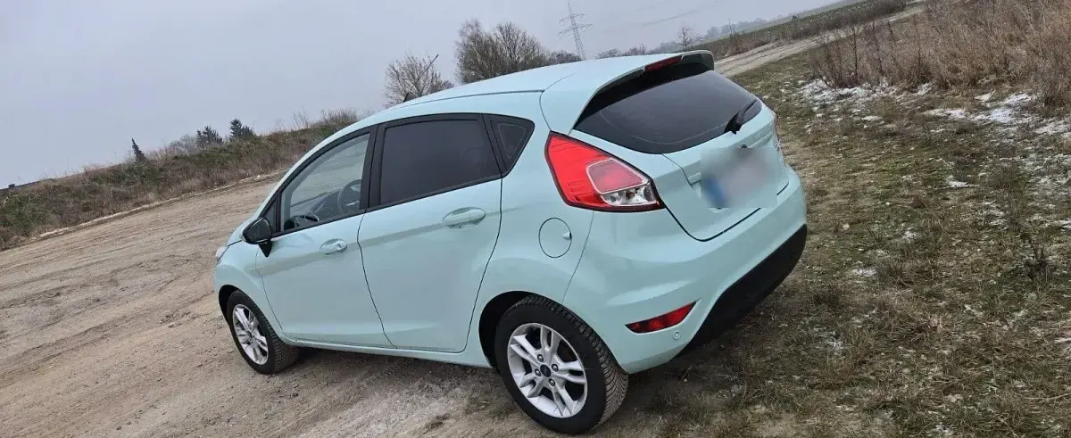Używany Ford Fiesta Celebration 80 KM (58 kW) 2017 Zielony Hatchback