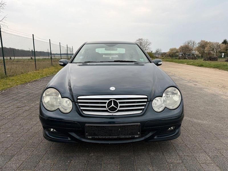 Gebraucht Mercedes C180 143 PS (105 kW) 2007 Schwarz Coupé