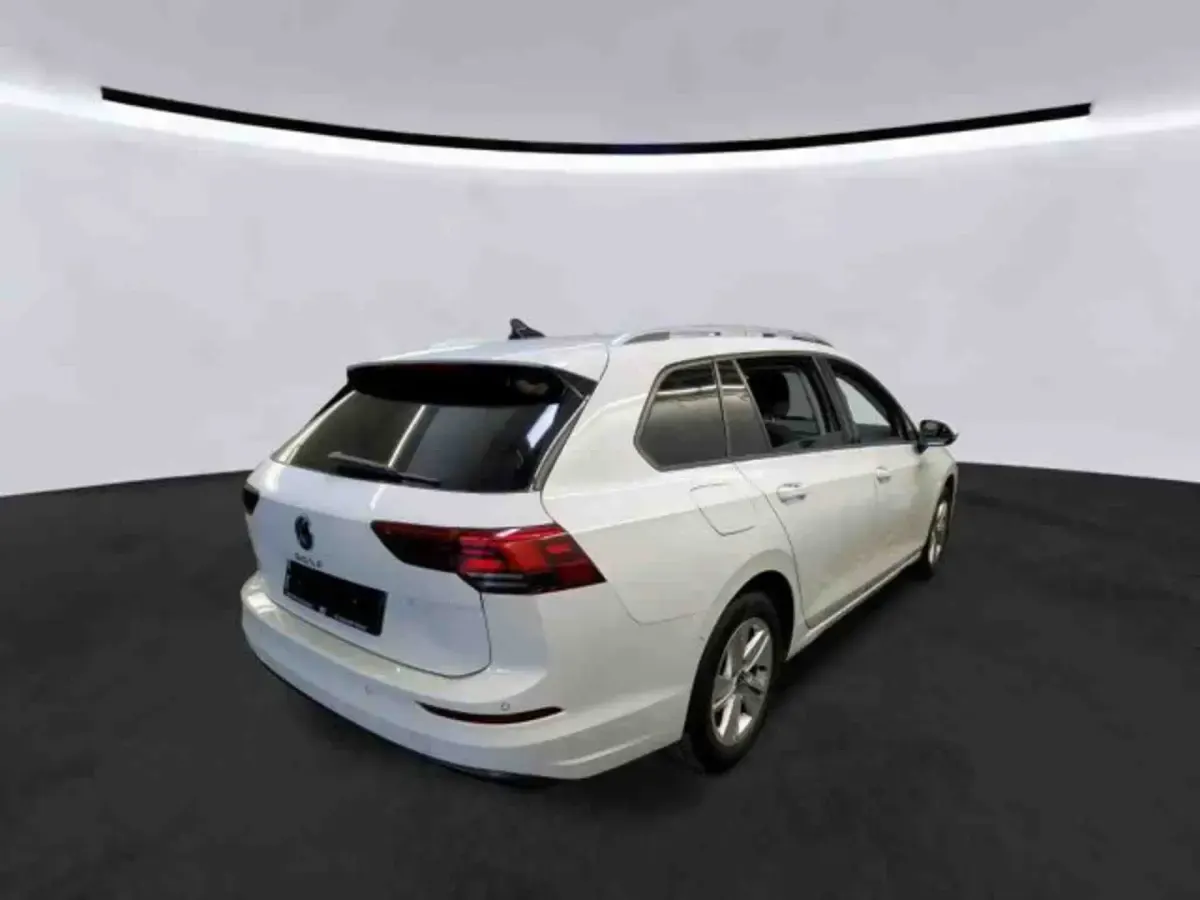Gebraucht VW Golf VIII R 131 PS (96 kW) 2022 Weiß Kombi