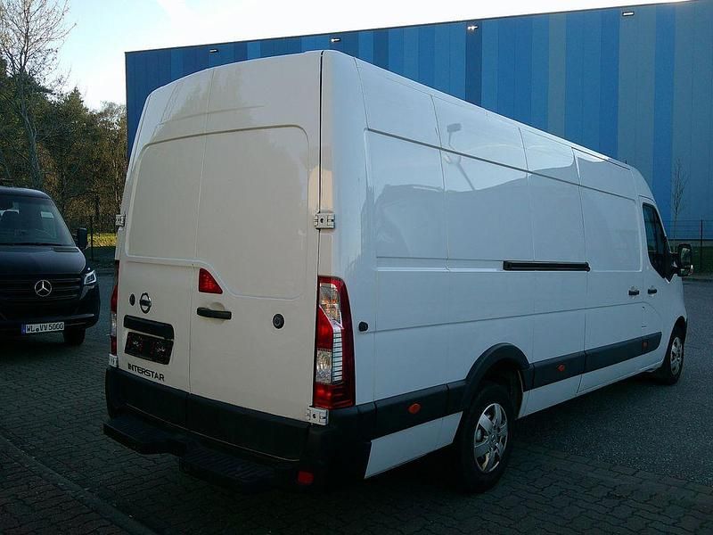 Second-hand Renault Master 145 CP (106 kW) 2024 Alb Monovolum