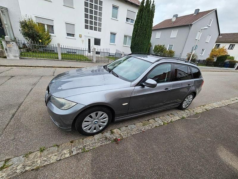 Gebraucht BMW 320 177 PS (130 kW) 2009 Grau Kombi