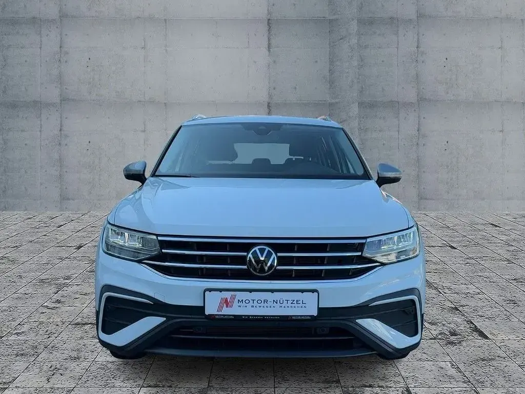 Gebraucht VW Tiguan Allspace Life 150 PS (110 kW) 2024 Pure white SUV
