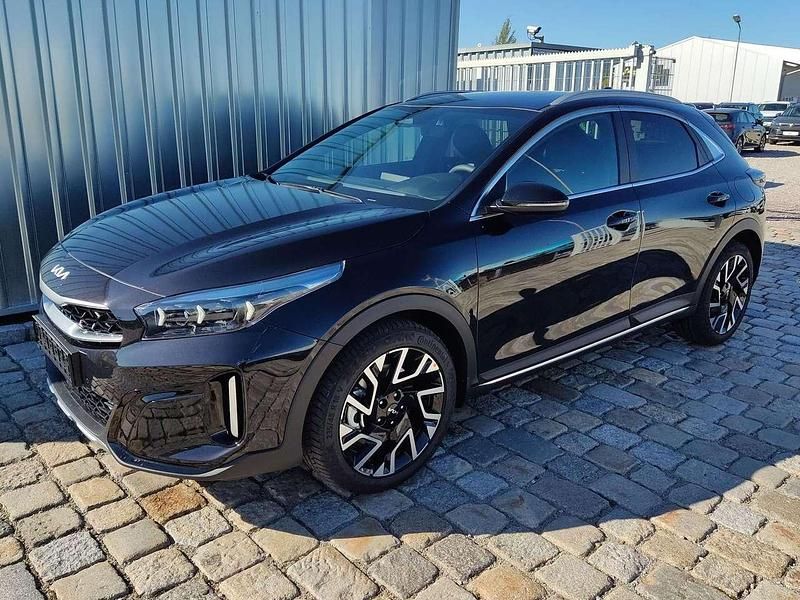 Schwarz metallic Neu 2025 Kia XCeed SUV | 29.790 € (Superpreis) - Bild 1/4