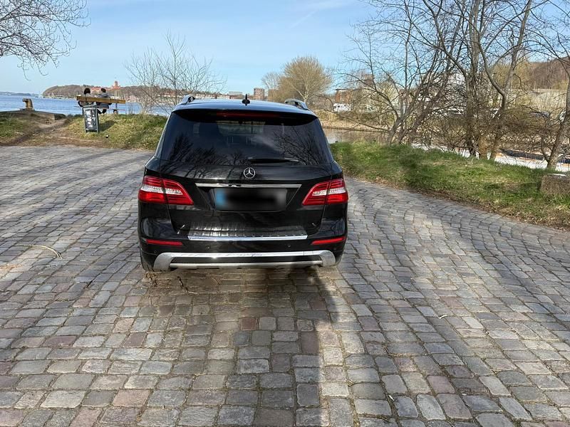 Gebraucht Mercedes ML350 258 PS (189 kW) 2014 Schwarz SUV