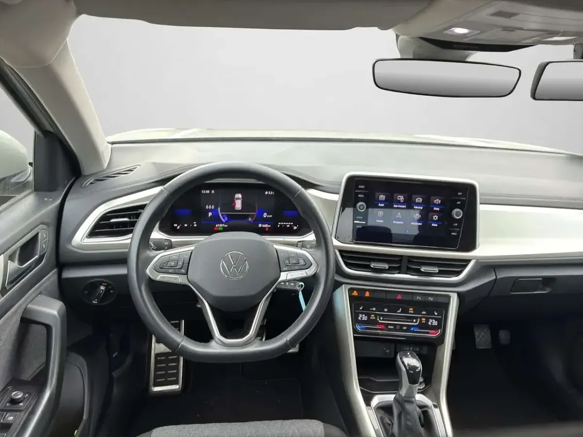 Gebraucht VW T-Roc Move 150 PS (110 kW) 2023 Ascotgrau SUV