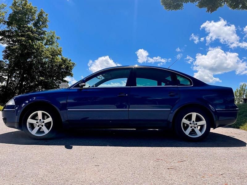 Gebraucht VW Passat Highline 131 PS (96 kW) 2003 Blau Limousine