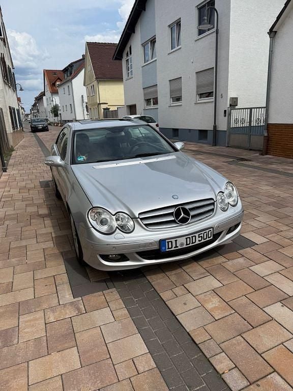 Silber Gebraucht 2007 Mercedes CLK500 Elegance Coupé | 11.999 € (Guter Preis) - Bild 1/4