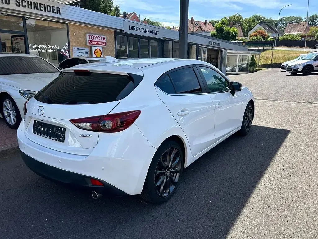 Gebraucht Mazda 3 Nakama 105 PS (77 kW) 2016 Weiß Limousine