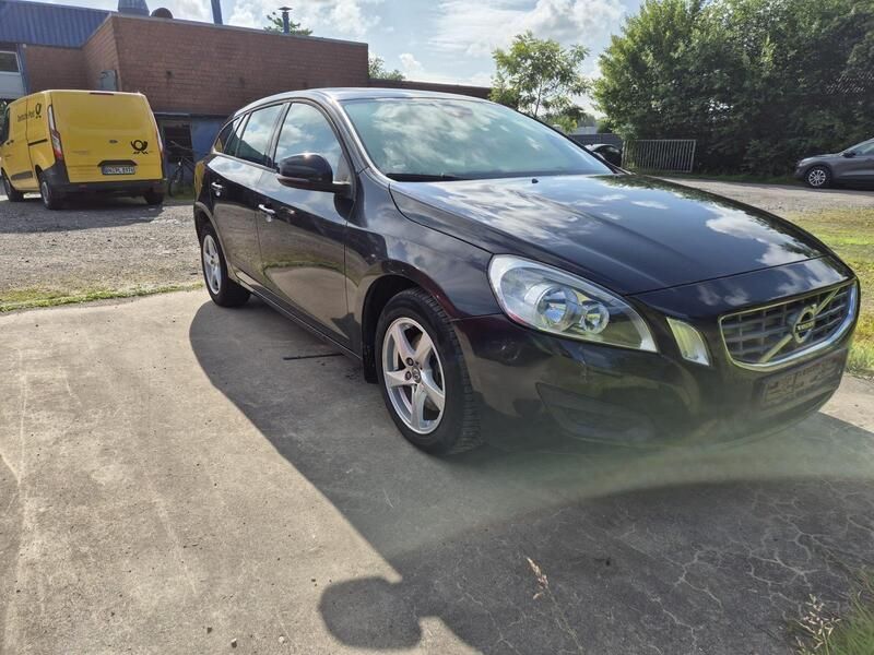 Schwarz Gebraucht 2012 Volvo V60 Kombi | 6.300 € (Guter Preis) - Bild 1/4