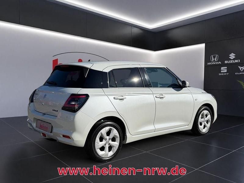 Gebraucht Suzuki Swift Comfort 83 PS (61 kW) 2024 Weiß Kleinwagen