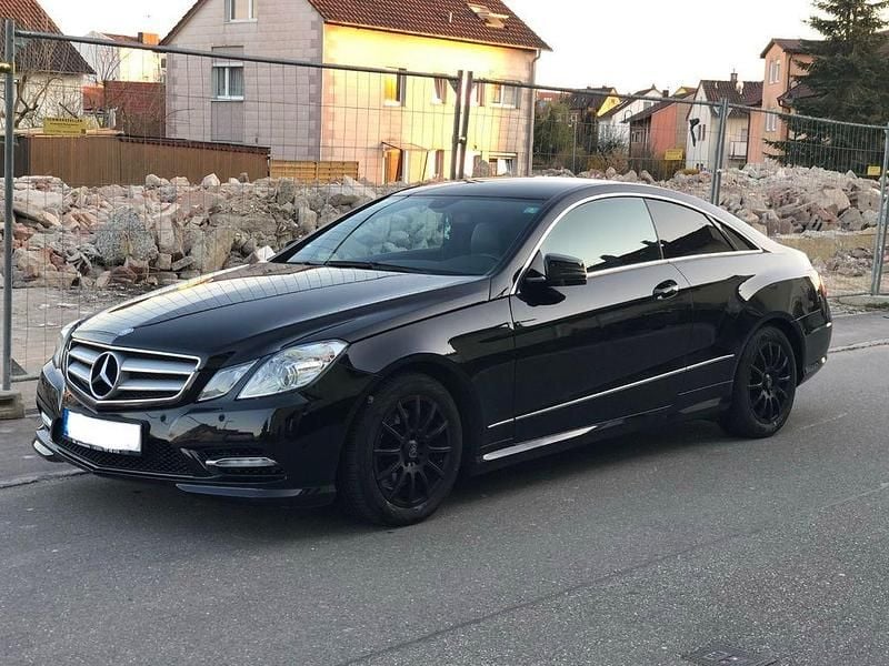 Gebraucht Mercedes E200 184 PS (135 kW) 2012 Schwarz Coupé