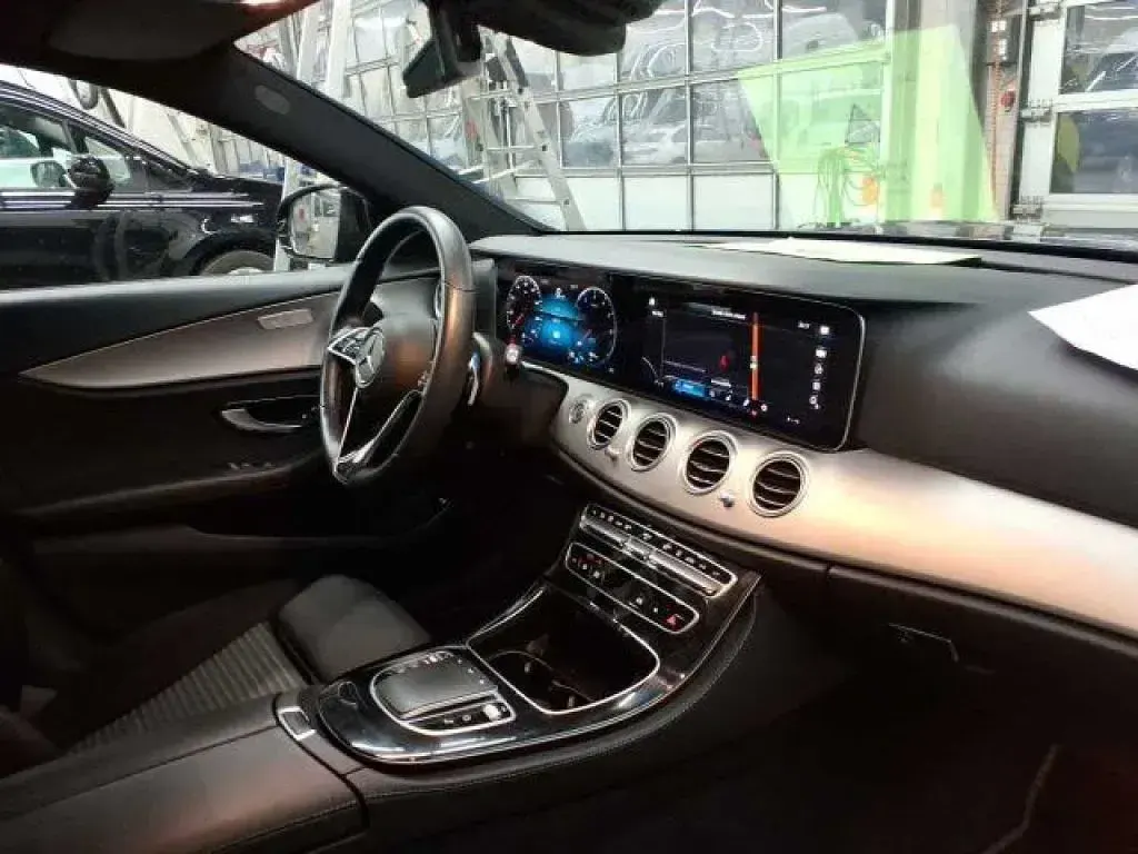 Second-hand Mercedes E300 306 CP (225 kW) 2021 Albastru Break