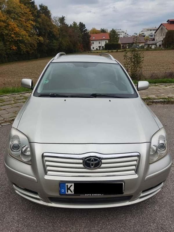 Silber Gebraucht 2004 Toyota Avensis Kombi | 1.850 € (Fairer Preis) - Bild 1/4