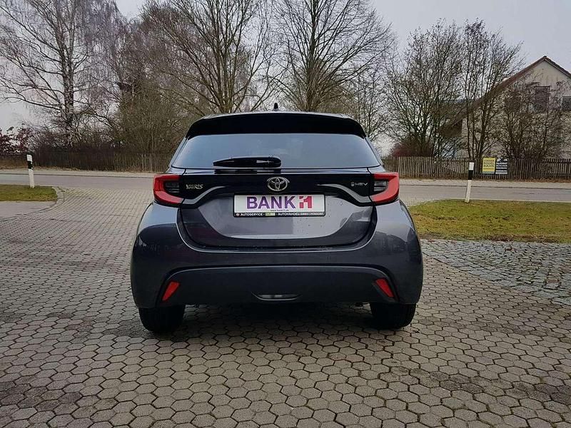 Neu Toyota Yaris 116 PS (85 kW) 2025 Marlingrau Kleinwagen