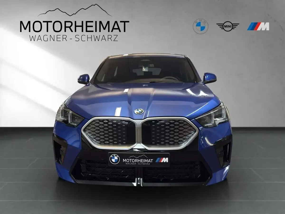 Gebraucht BMW iX2 M Sport 150 kW (204 PS) 2025 Portimao blau SUV