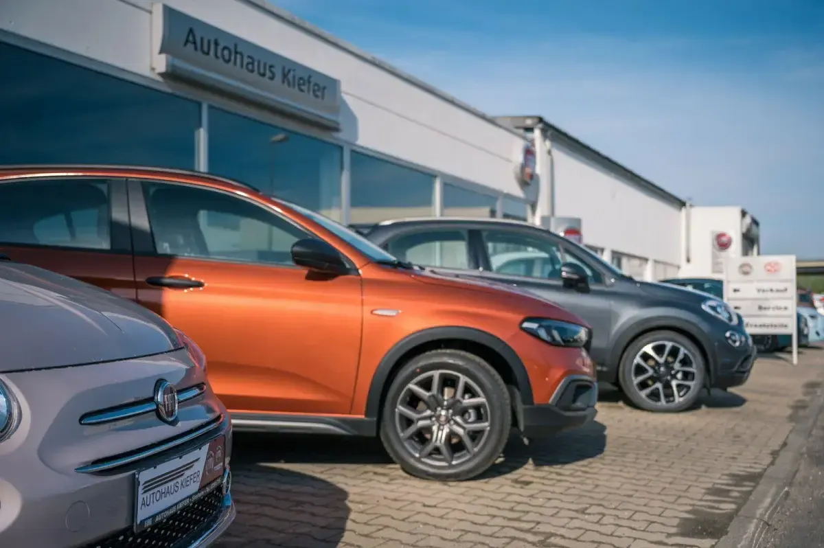 Gebraucht Fiat 500e Red 69 kW (95 PS) 2023 Rot Cabrio