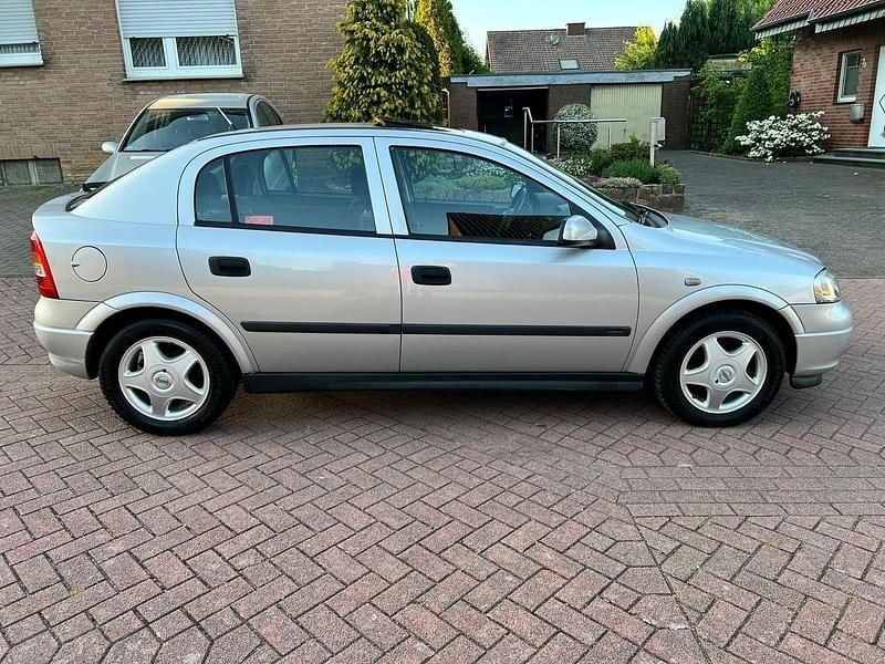 Usata Opel Astra 101 CV (74 kW) 2000 Argento Berlina