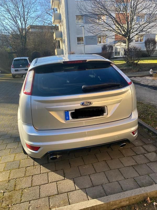 Gebraucht Ford Focus 109 PS (80 kW) 2009 Silber Limousine