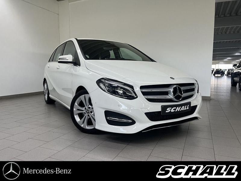 Weiß Gebraucht 2017 Mercedes B200 Urban Van / Kleinbus | 16.989 € (Fairer Preis) - Bild 1/4