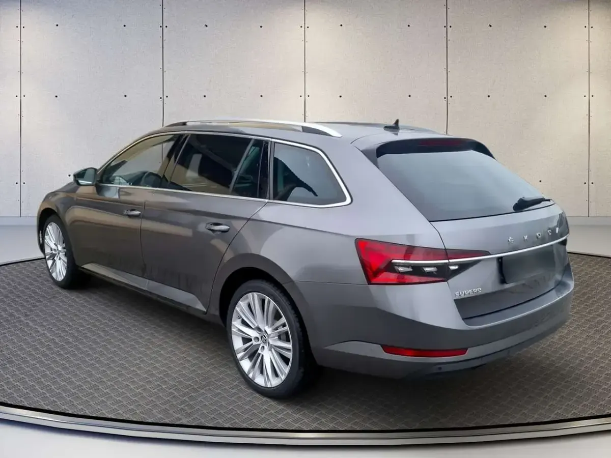 Gebraucht Skoda Superb Style 218 PS (160 kW) 2024 Grau Kombi