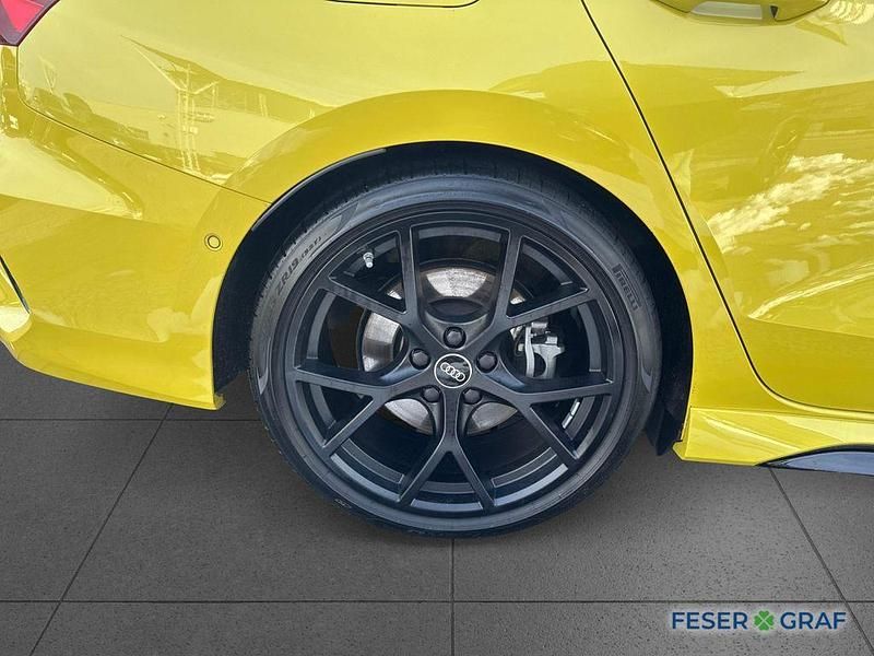 Gebraucht Audi RS3 Ambiente 400 PS (294 kW) 2022 Pythongelb metallic Limousine