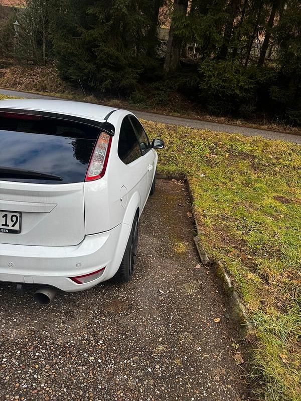 Gebraucht Ford Focus 125 PS (91 kW) 2010 Weiß Limousine