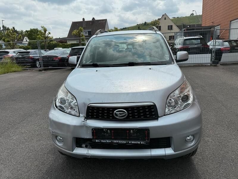 Silber Gebraucht 2010 Daihatsu Terios SUV | 5.490 € - Bild 1/4