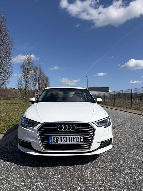 Gebraucht Audi A3 e-tron Sport 150 PS (110 kW) 2017 Weiß Kleinwagen