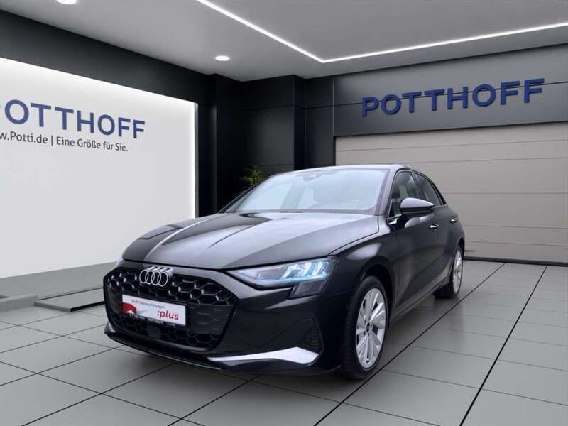 Mythosschwarz metallic Gebraucht 2024 Audi A3 Sportback Advanced Limousine | 32.750 € (Superpreis) - Bild 1/4