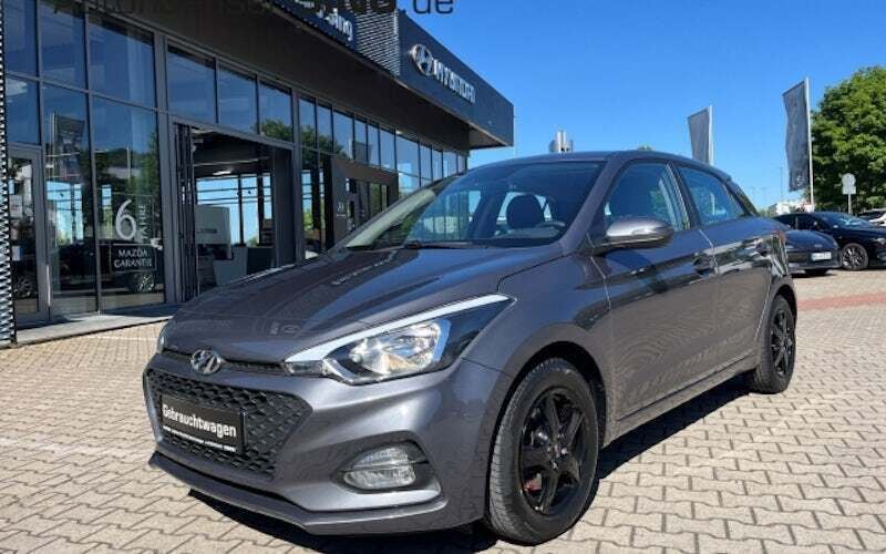 Grau Gebraucht 2020 Hyundai i20 Trend Limousine | 12.390 € (Guter Preis) - Bild 1/4